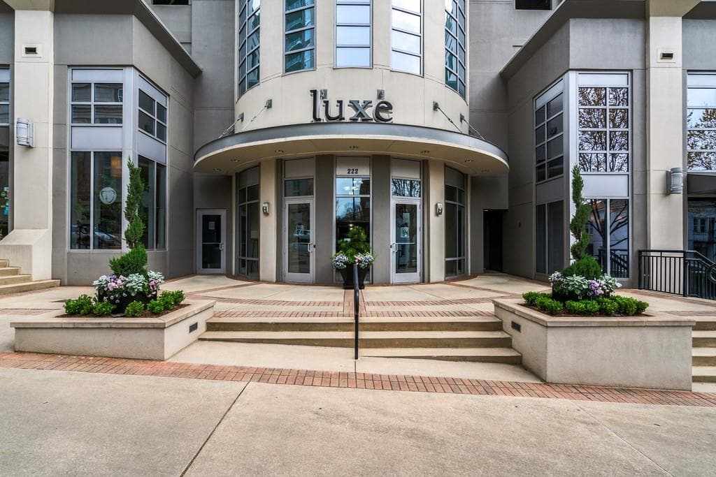 2 bedroom, 3 bathroom, 1,727 sq ft condominium sold at 222 12th Street 1007, Atlanta, GA 30309
