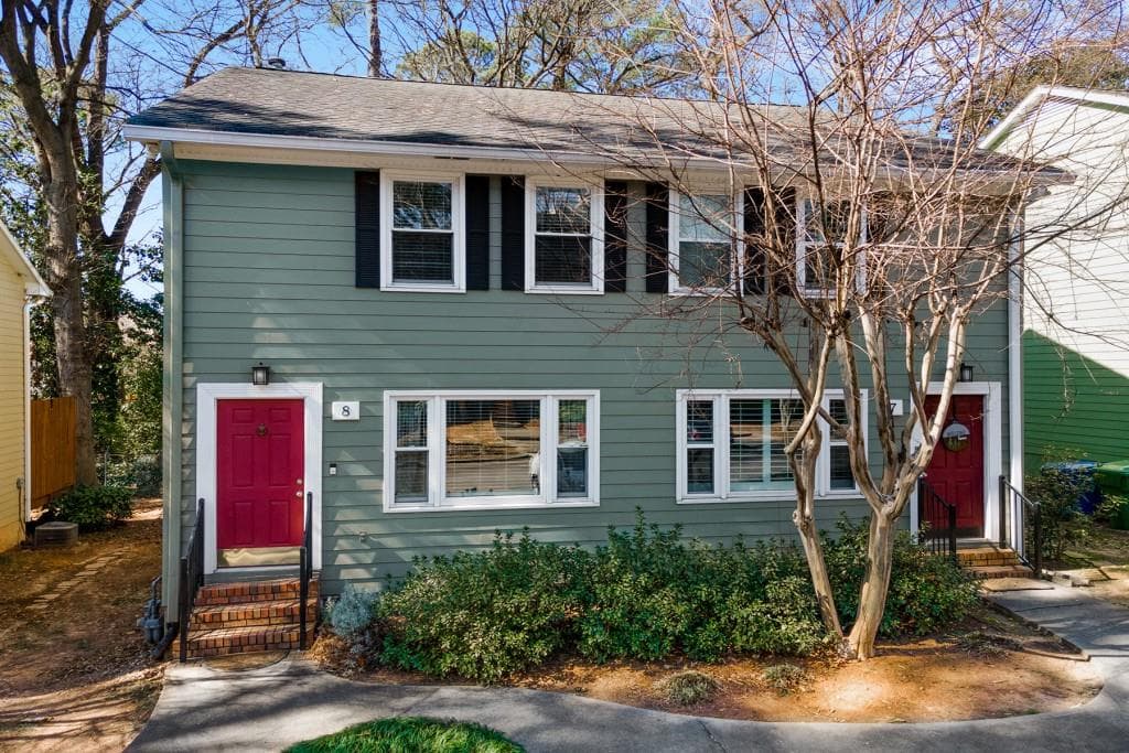 2 bedroom, 3 bathroom, 1,216 sq ft townhouse sold at 8 Holly Downs Court, Atlanta, GA 30318