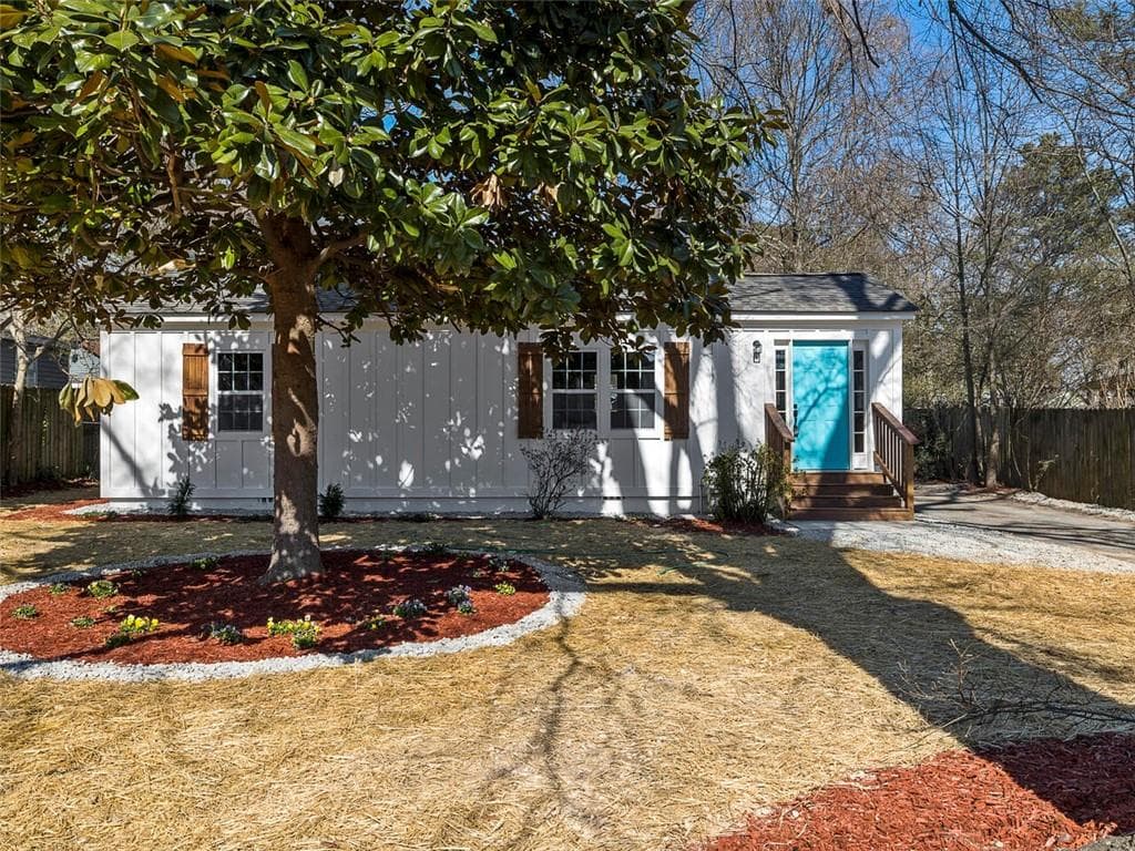 2 bedroom, 2 bathroom, 1,005 sq ft single family residence sold at 581 Taylor Drive, Smyrna, GA 30080