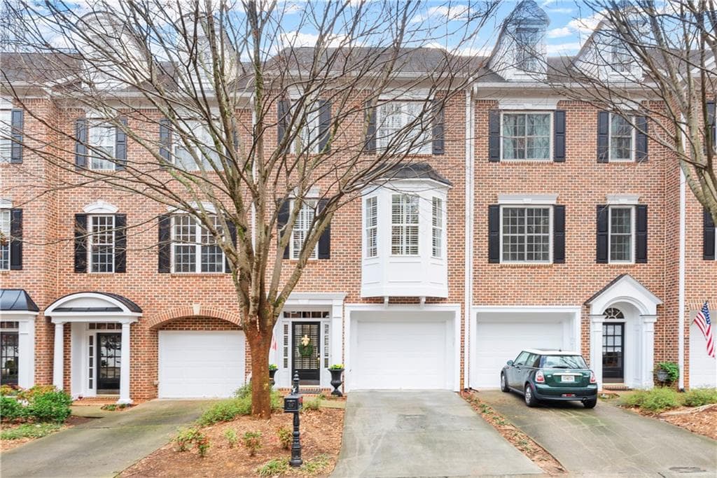 3 bedroom, 3 bathroom, 2,495 sq ft townhouse sold at 2305 Waters Edge Trail, Roswell, GA 30075