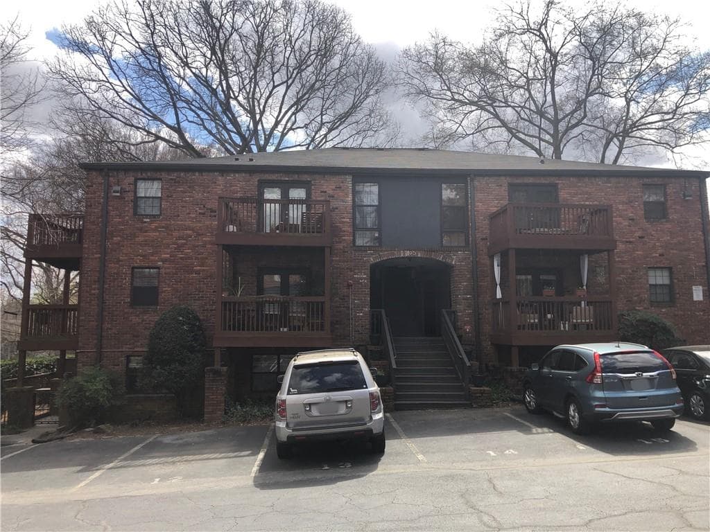 1 bedroom, 1 bathroom, 600 sq ft condominium sold at 890 GLENDALE Terrace 9, Atlanta, GA 30309