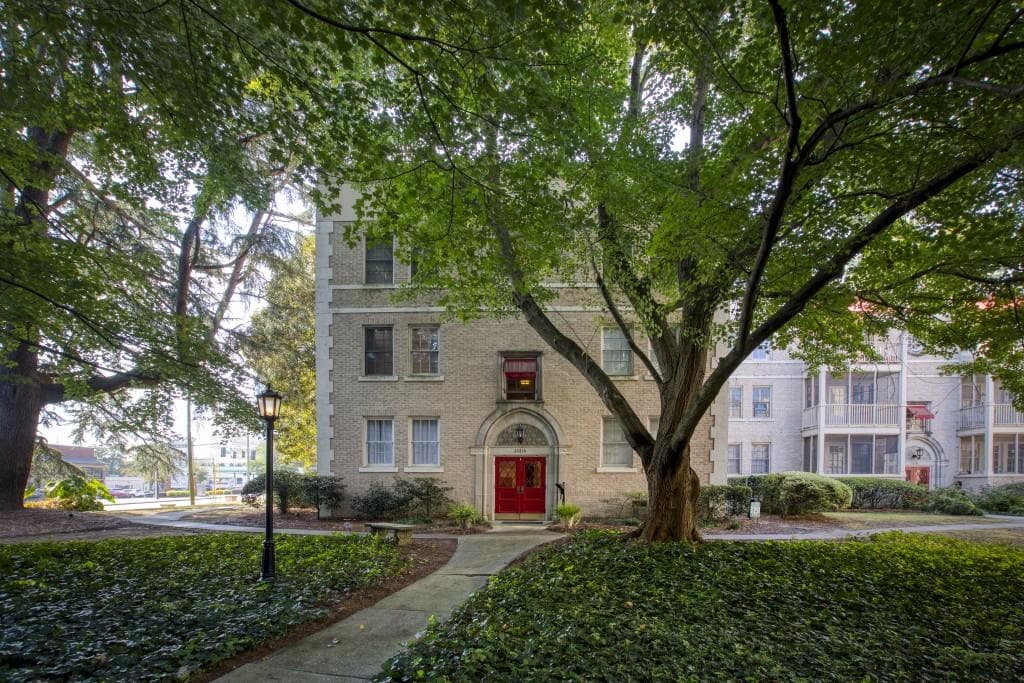 1 bedroom, 1 bathroom, 1,016 sq ft condominium sold at 2222 Peachtree Road A4, Atlanta, GA 30309