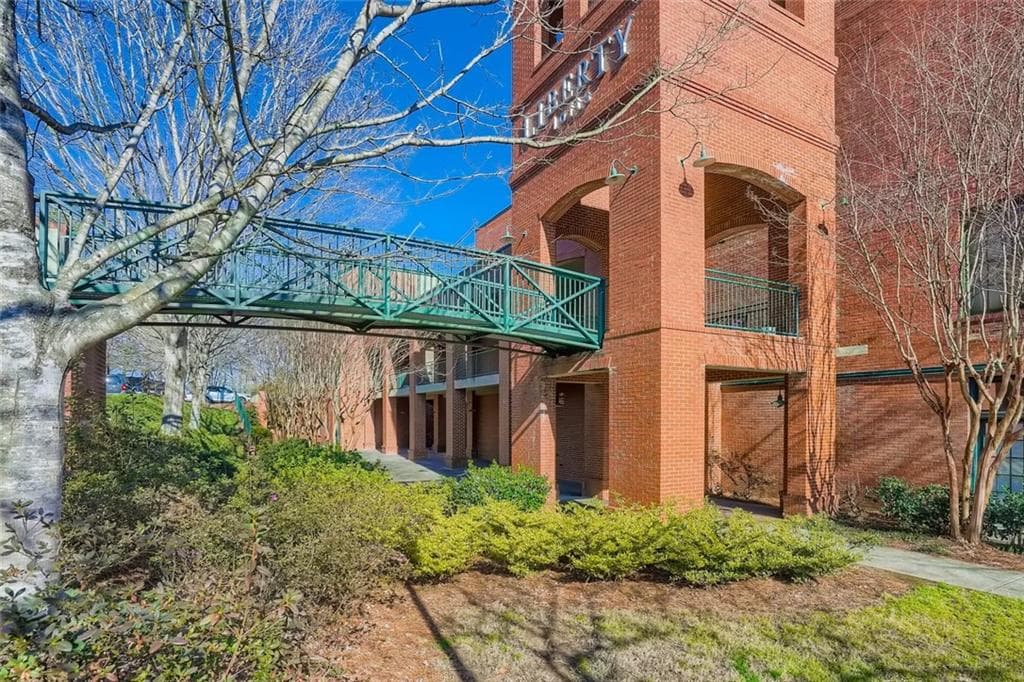 1 bedroom, 1 bathroom, 985 sq ft condominium sold at 1714 Liberty Lane, Roswell, GA 30075