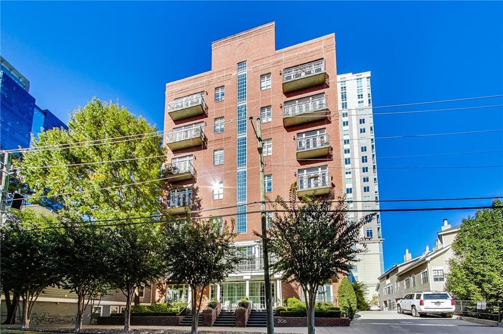 1 bedroom, 1 bathroom, 1,038 sq ft condominium sold at 206 11th Street 504, Atlanta, GA 30309