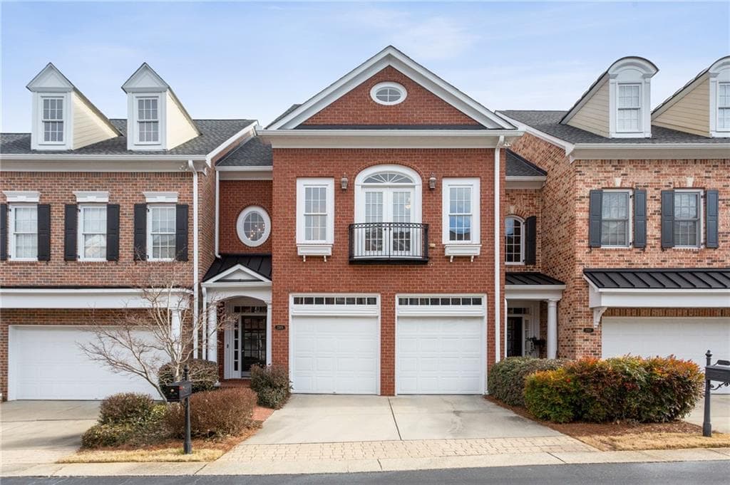 3 bedroom, 4 bathroom, 3,168 sq ft townhouse sold at 2305 ENGLISH IVY Court 23, Atlanta, GA 30339
