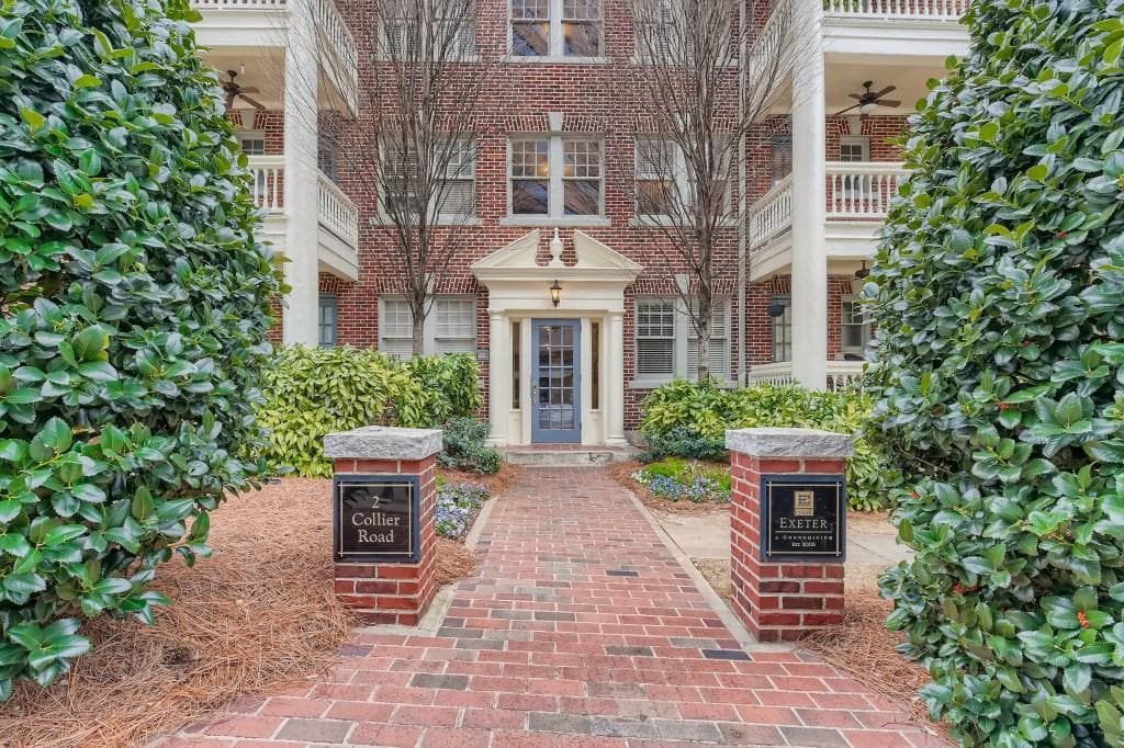 1 bedroom, 1 bathroom, 1,006 sq ft condominium sold at 2 Collier Road 5, Atlanta, GA 30309