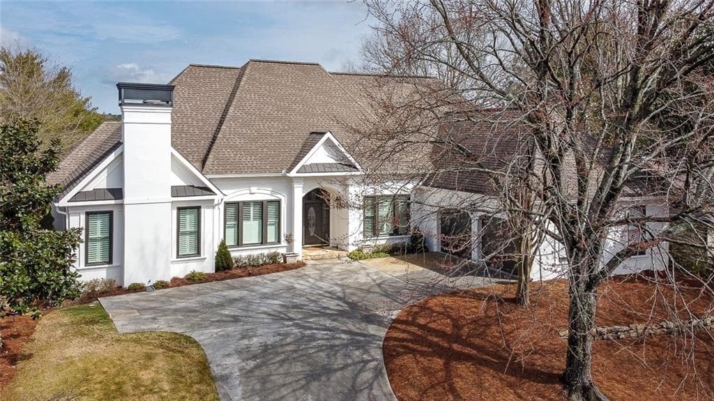 5 bedroom, 4 bathroom, 4,379 sq ft single family residence sold at 725 CLUBSIDE Drive, Roswell, GA 30076