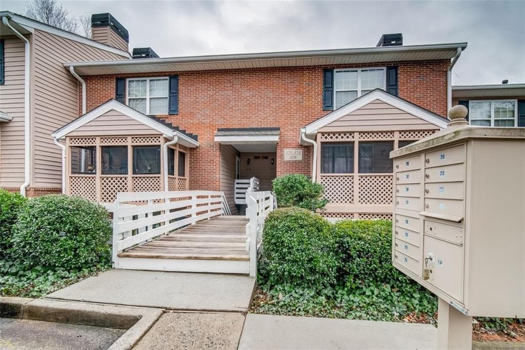 208 QUAIL Run, Roswell, GA 30076 — most recent listing photo