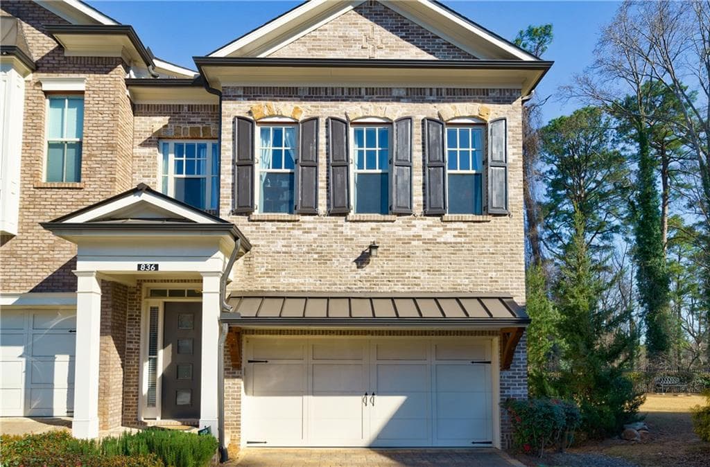 3 bedroom, 3 bathroom, 2,850 sq ft townhouse sold at 836 Canterbury Overlook, Atlanta, GA 30324