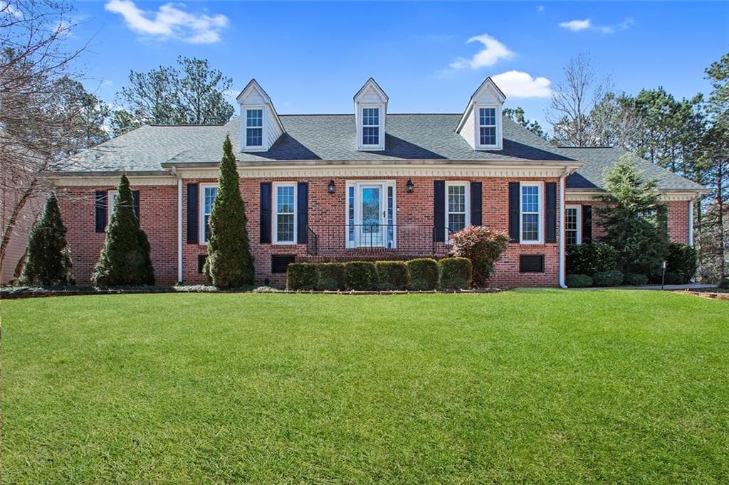 4 bedroom, 3 bathroom, 3,409 sq ft single family residence sold at 10070 Fairway Village Drive, Roswell, GA 30076
