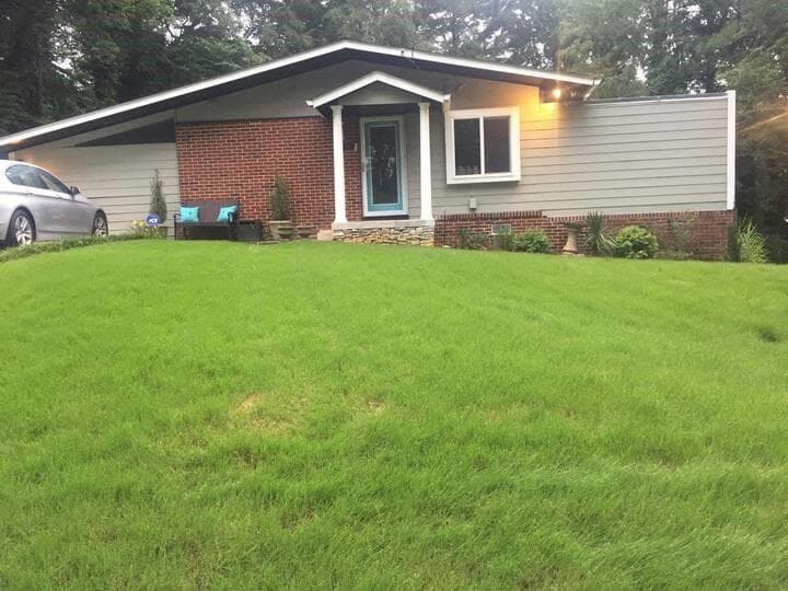3 bedroom, 2 bathroom, 1,554 sq ft single family residence sold at 797 Harwell Road, Atlanta, GA 30318