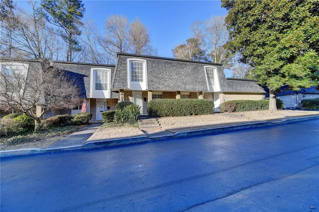 2 bedroom, 3 bathroom, 1,602 sq ft condominium sold at 5590 Chemin De Vie, Atlanta, GA 30342