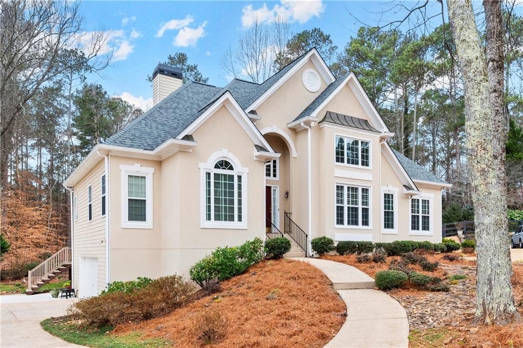3 bedroom, 3 bathroom, 2,730 sq ft single family residence sold at 3045 Larkspur Court, Cumming, GA 30041