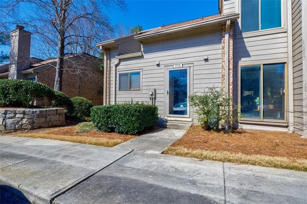 3 bedroom, 4 bathroom, 1,936 sq ft condominium sold at 3706 STONEWALL Circle, Atlanta, GA 30339