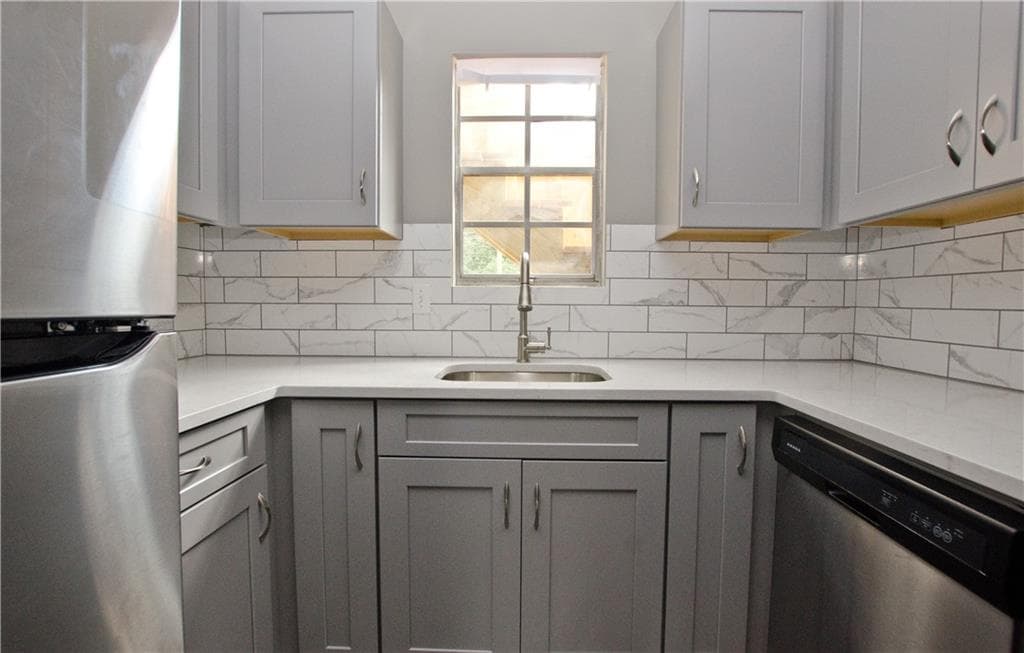 2 bedroom, 2 bathroom, 1,072 sq ft condominium sold at 5509 Kingsport Drive, Sandy Springs, GA 30342