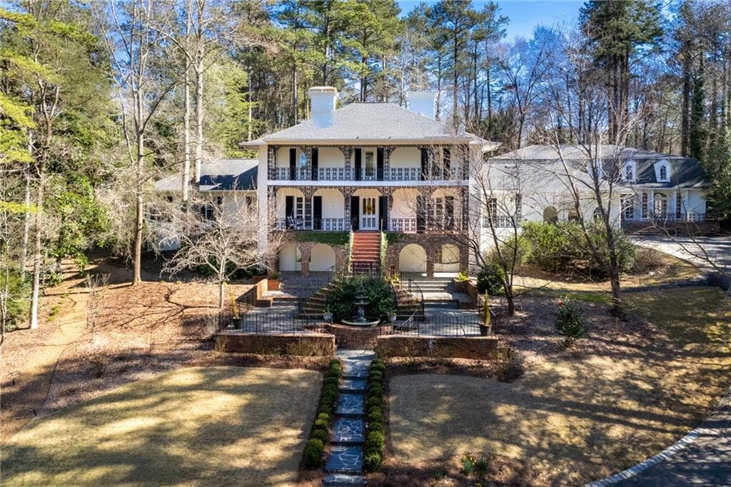 6 bedroom, 8 bathroom single family residence sold at 750 Tanglewood Trail, Sandy Springs, GA 30327