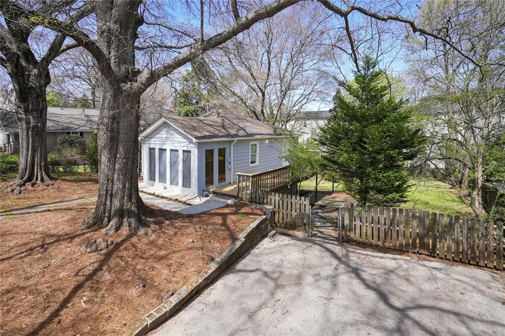 3 bedroom, 2 bathroom, 2,250 sq ft single family residence sold at 1103 Seaboard Avenue, Atlanta, GA 30318