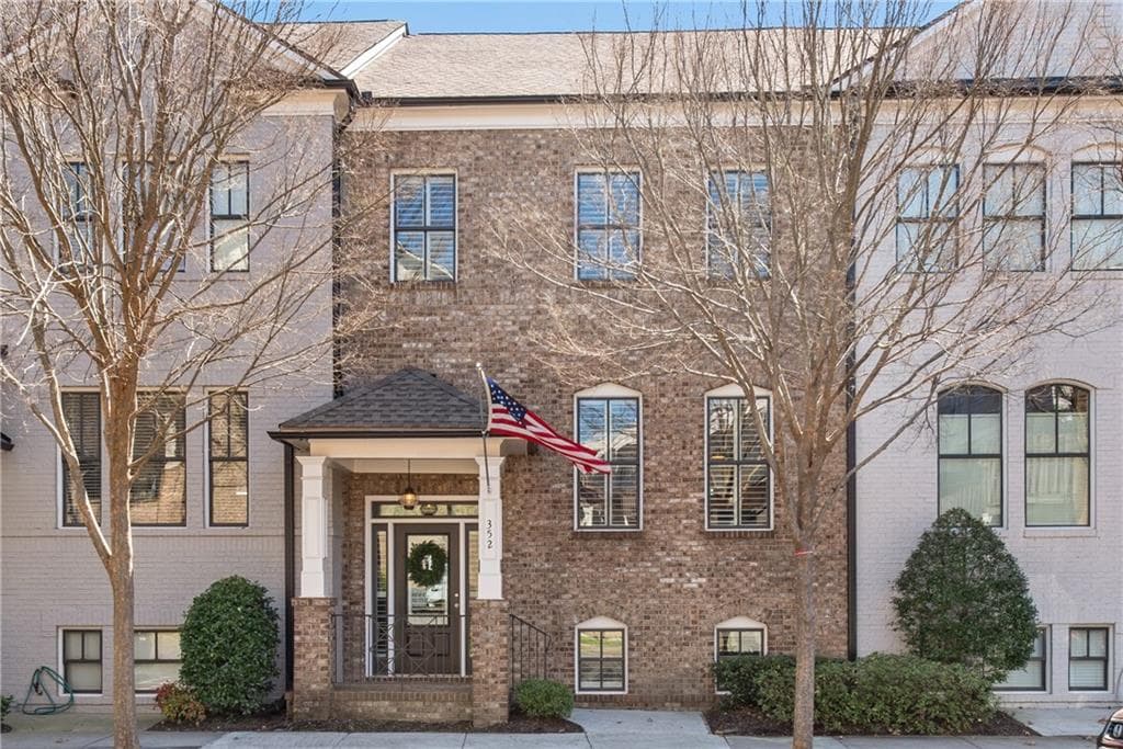 4 bedroom, 4 bathroom, 2,224 sq ft townhouse sold at 352 Suwanee Avenue, Suwanee, GA 30024