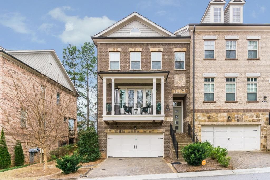 4 bedroom, 4 bathroom, 2,535 sq ft townhouse sold at 823 Canterbury Overlook, Atlanta, GA 30342