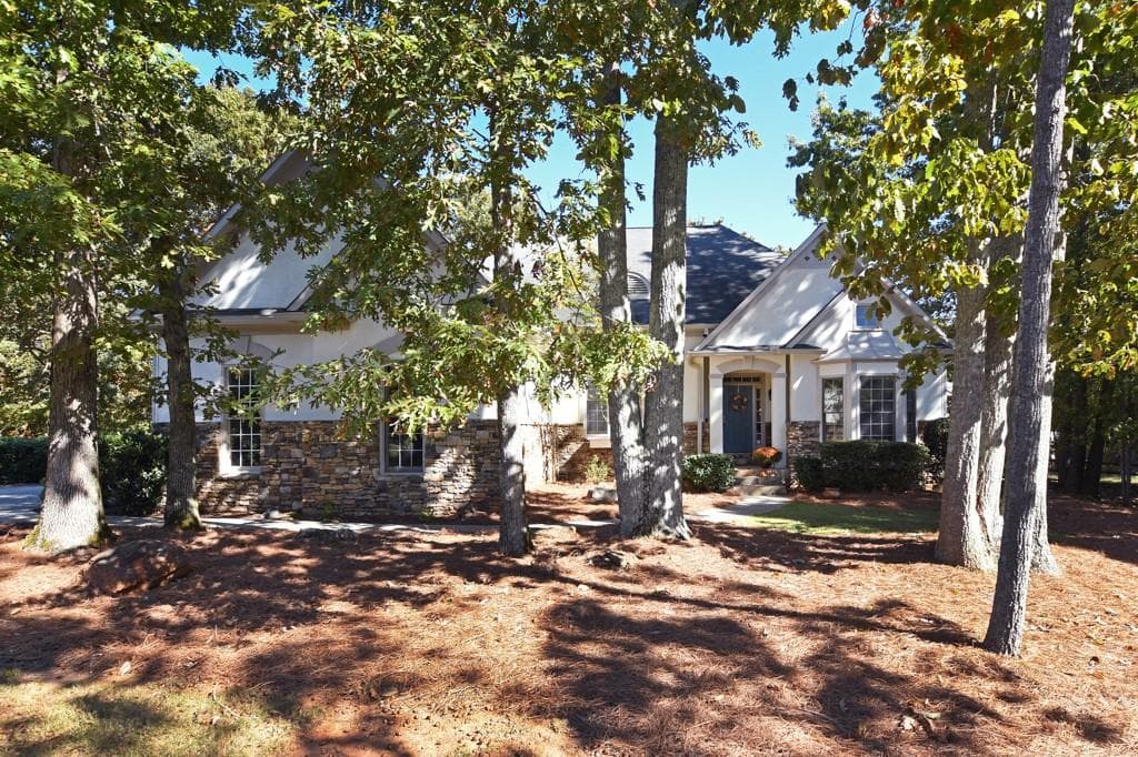 4 bedroom, 3 bathroom, 3,620 sq ft single family residence sold at 4220 Meadow View Court, Cumming, GA 30041
