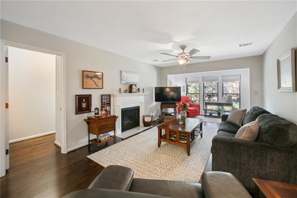 2 bedroom, 2 bathroom, 1,224 sq ft condominium sold at 24318 Plantation Drive, Atlanta, GA 30324