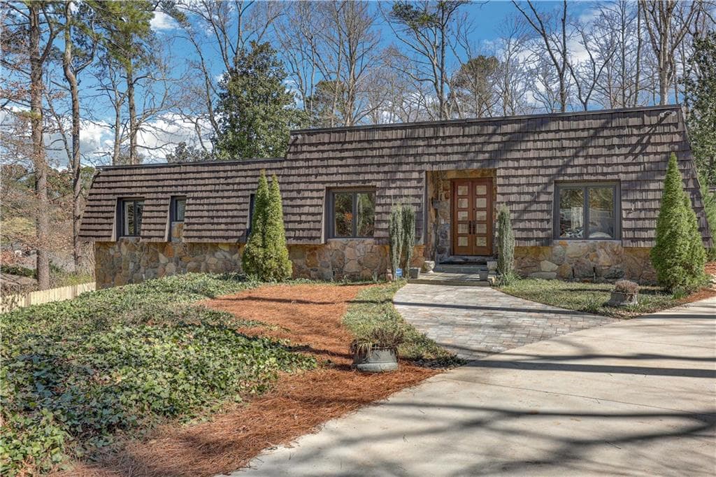5 bedroom, 5 bathroom, 3,678 sq ft single family residence sold at 6105 Heards Creek Drive, Atlanta, GA 30328