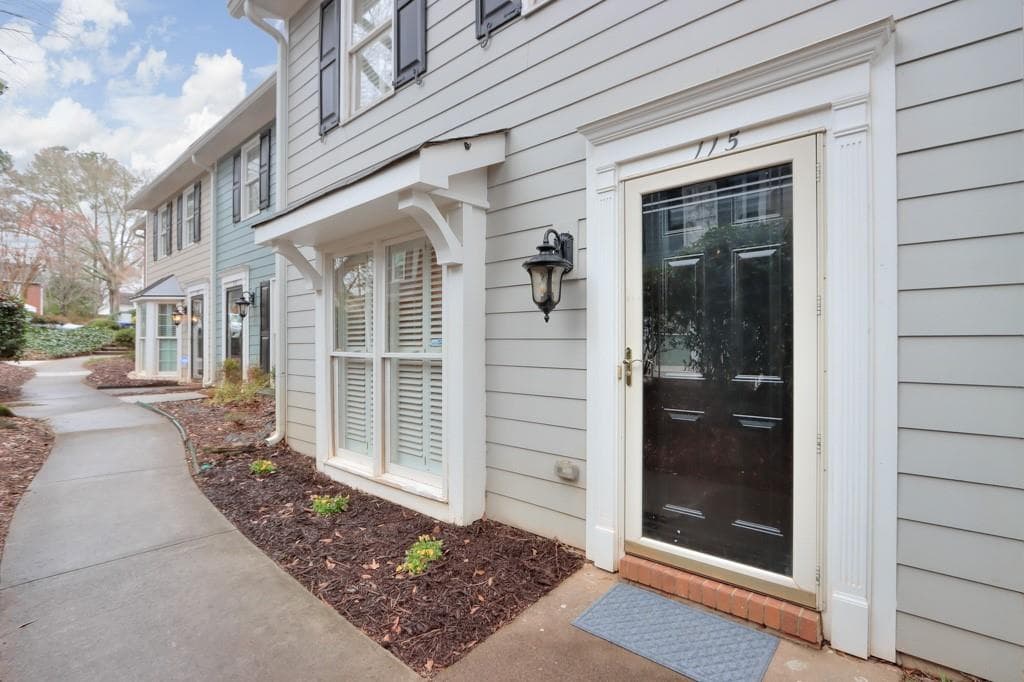 2 bedroom, 3 bathroom, 1,480 sq ft townhouse sold at 115 Courtyard Terrace, Roswell, GA 30075