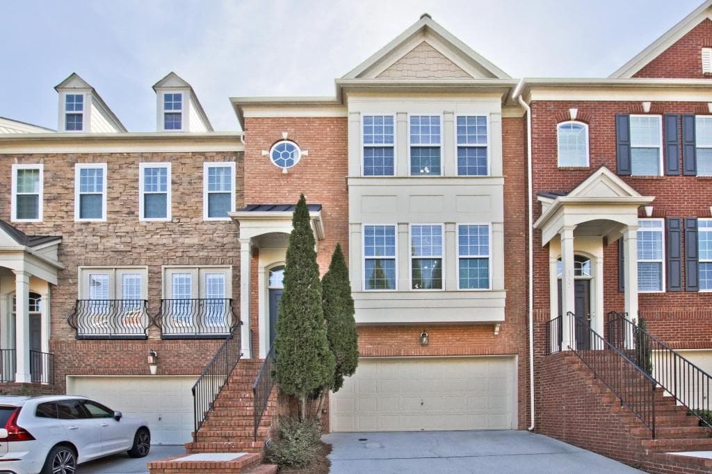 3 bedroom, 4 bathroom, 2,430 sq ft townhouse sold at 4705 Wehunt Trail 27, Smyrna, GA 30082