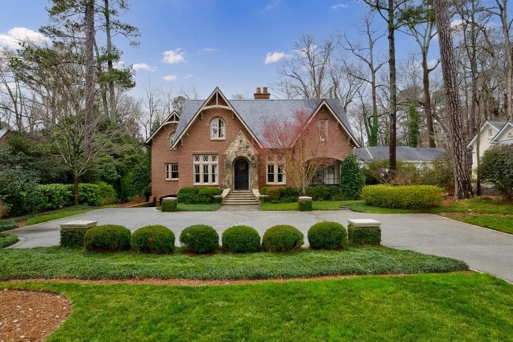 6 bedroom, 7 bathroom, 5,777 sq ft single family residence sold at 4324 Club Drive, Atlanta, GA 30319
