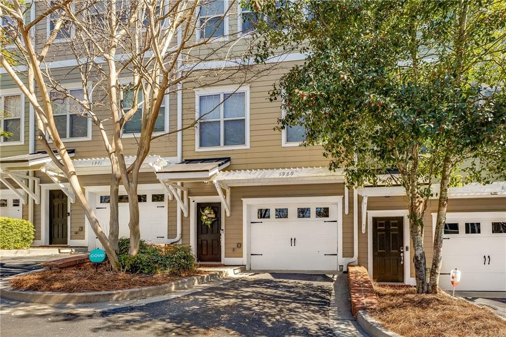 3 bedroom, 4 bathroom, 1,822 sq ft townhouse sold at 1969 Sterling Oaks Circle, Brookhaven, GA 30319