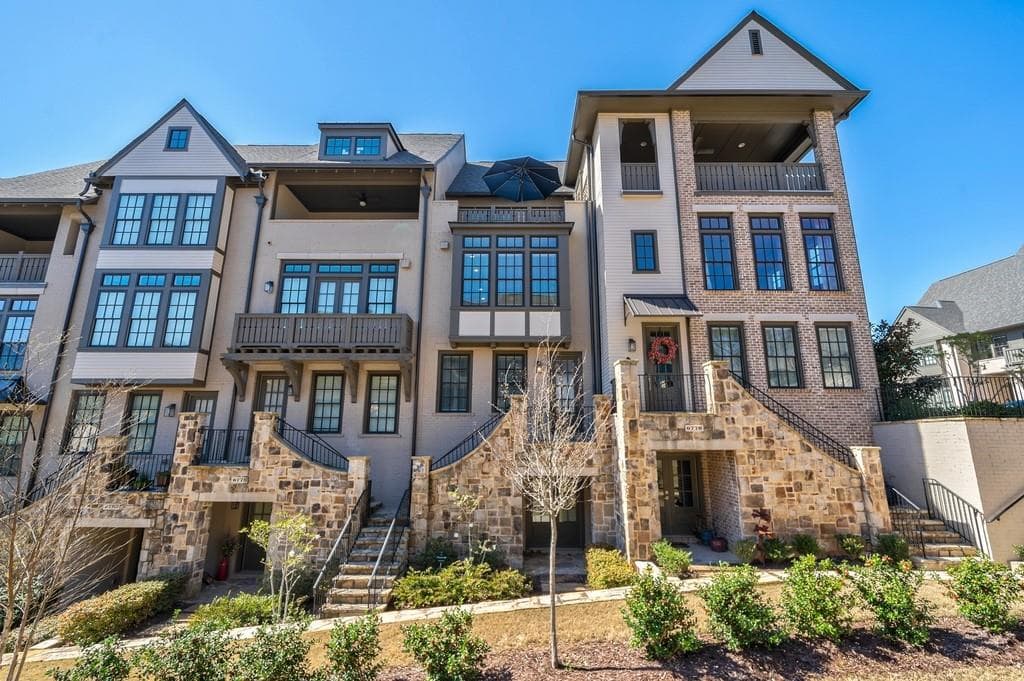 3 bedroom, 4 bathroom, 2,328 sq ft townhouse sold at 6774 Cadence Boulevard, Atlanta, GA 30328