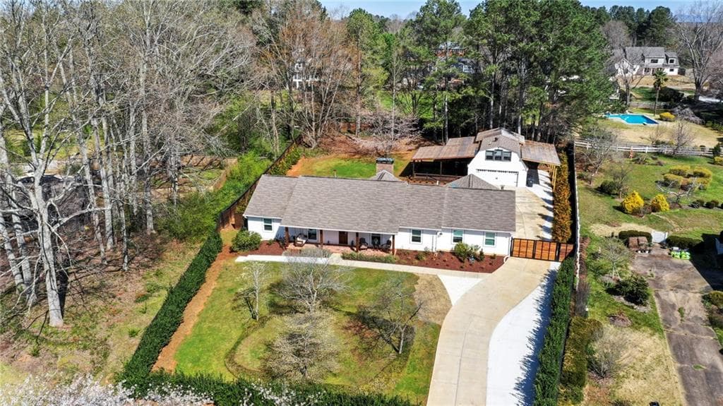 4 bedroom, 4 bathroom, 3,210 sq ft single family residence sold at 195 Thistlewood Lane, Roswell, GA 30075