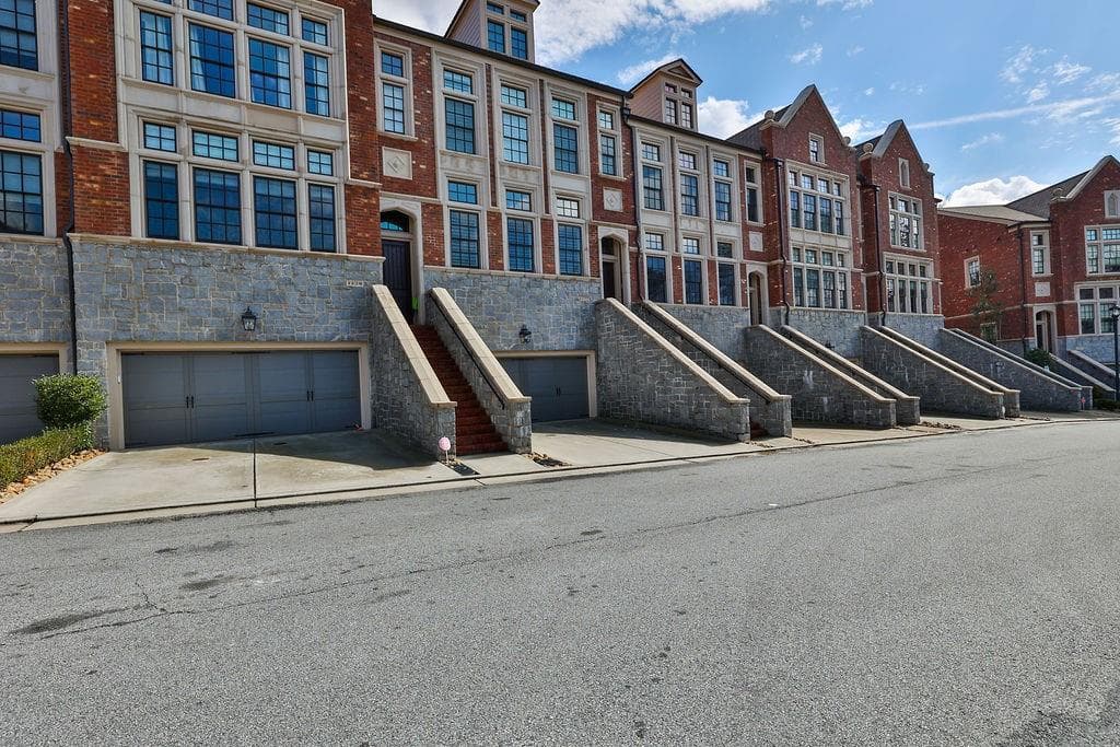 3 bedroom, 5 bathroom, 3,800 sq ft townhouse sold at 1327 DOVER Circle, Brookhaven, GA 30319