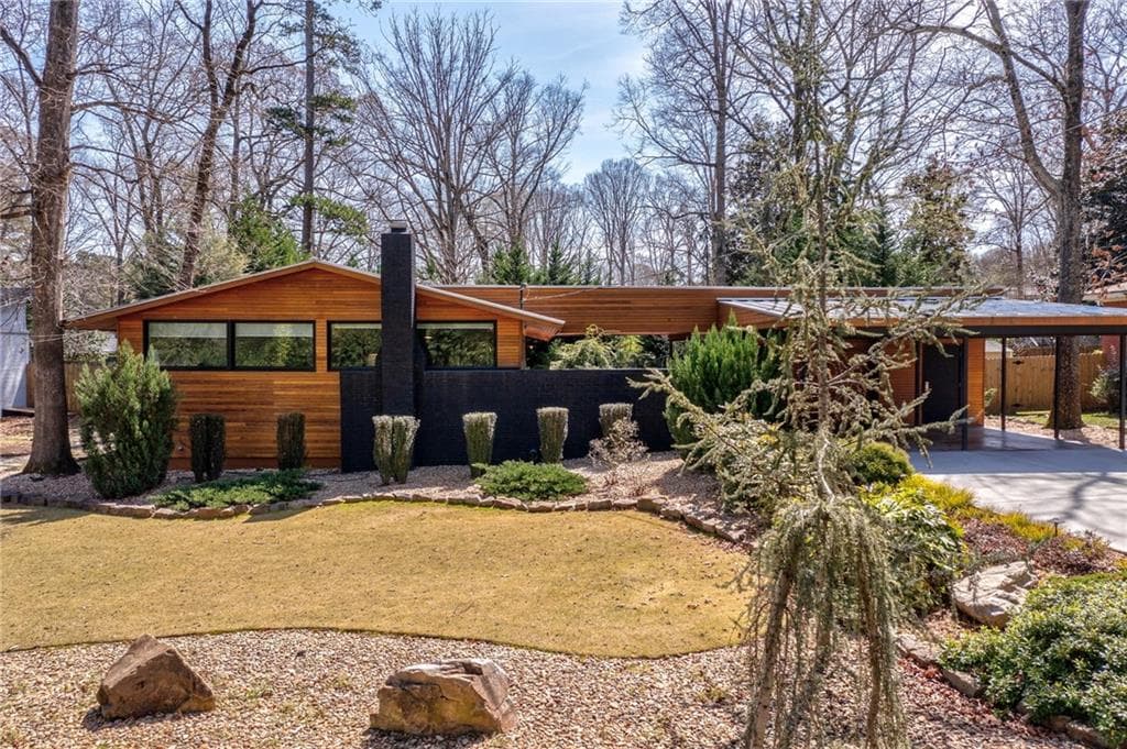 3 bedroom, 2 bathroom, 1,595 sq ft single family residence sold at 3207 Howell Drive, Smyrna, GA 30080