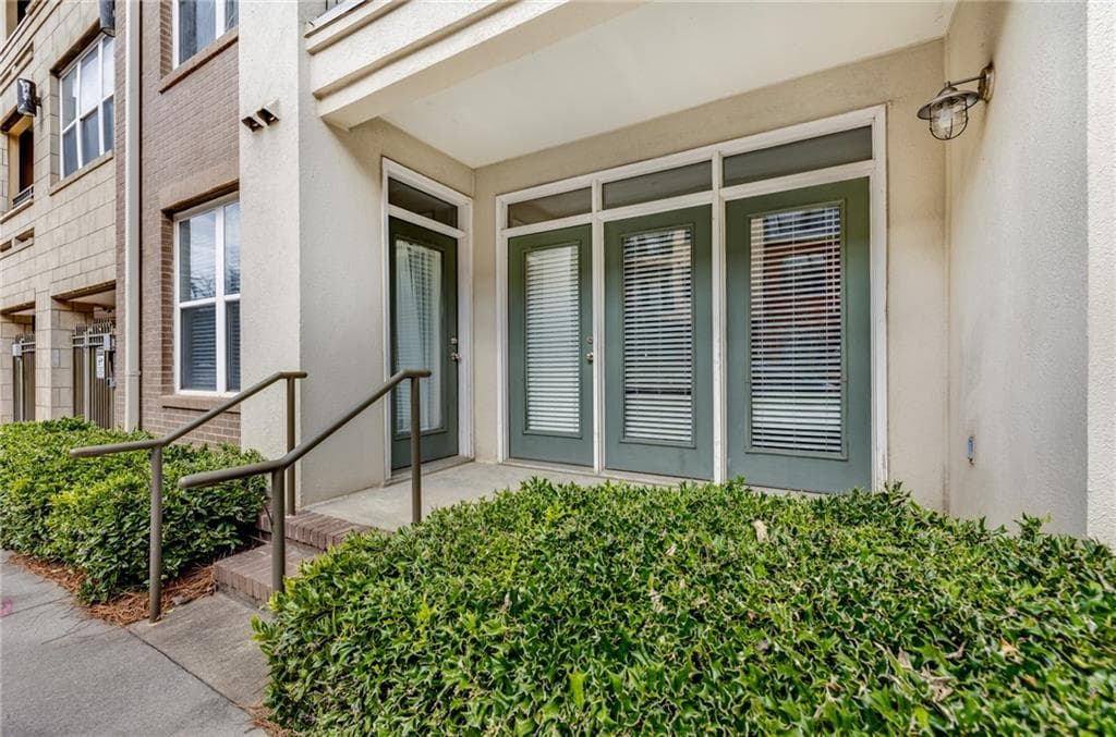 2 bedroom, 2 bathroom, 1,166 sq ft condominium sold at 390 17th Street 2013, Atlanta, GA 30363