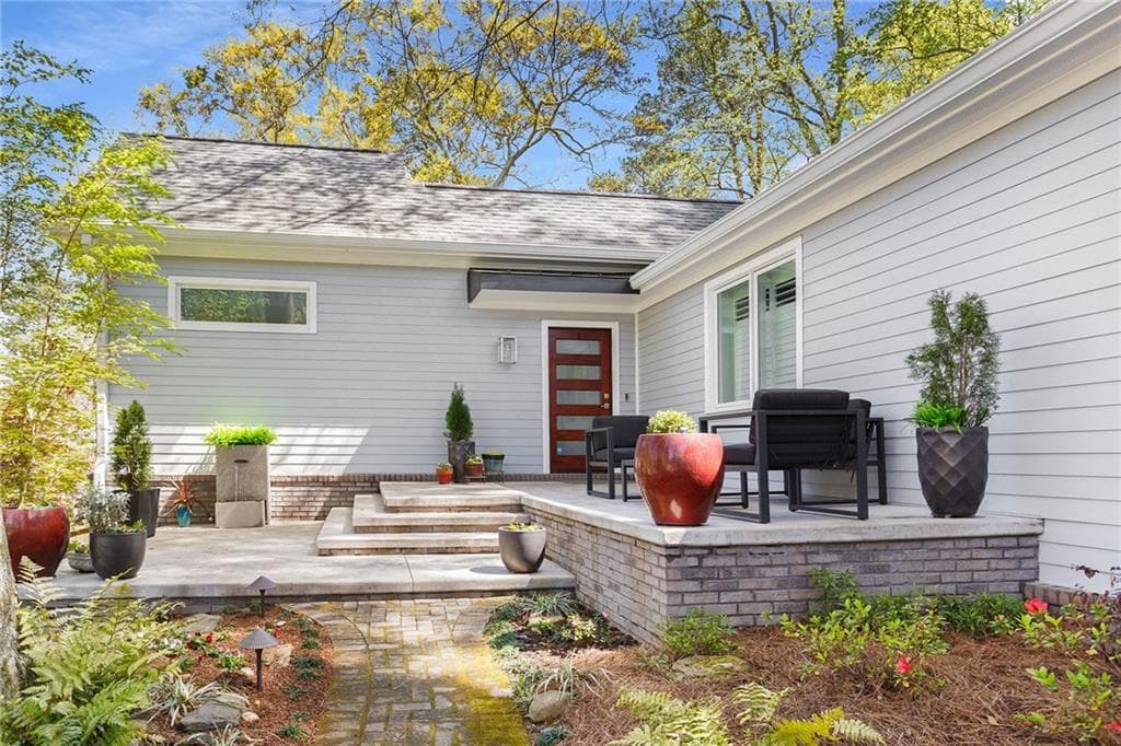 3 bedroom, 3 bathroom, 2,400 sq ft single family residence sold at 2283 Pembrook Place, Atlanta, GA 30324