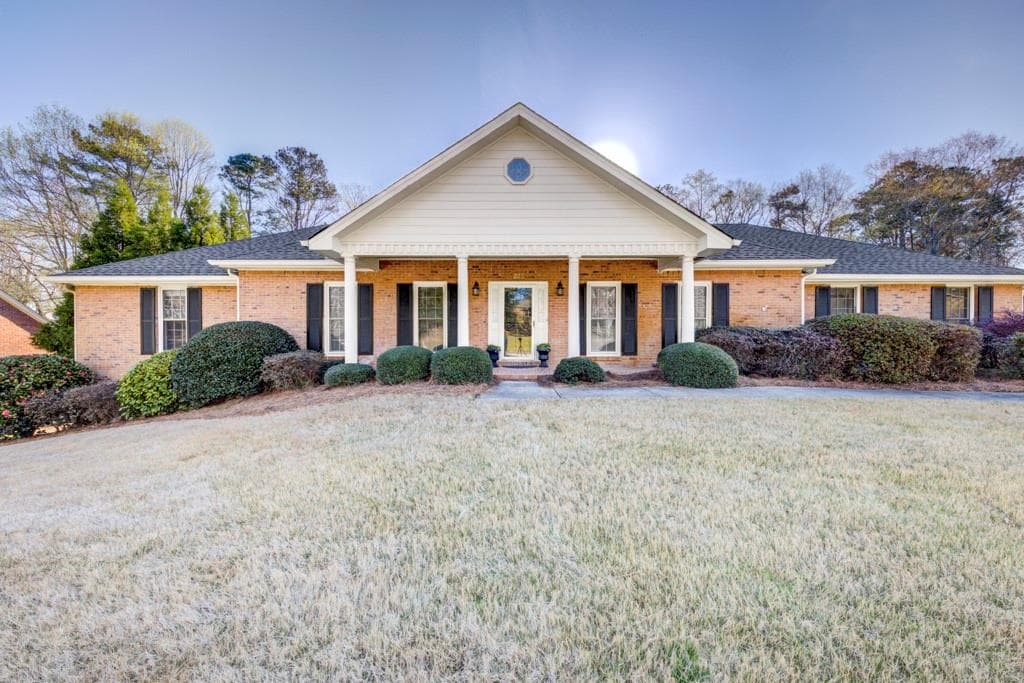 3 bedroom, 2 bathroom single family residence sold at 235 Saddle Creek Drive, Roswell, GA 30076