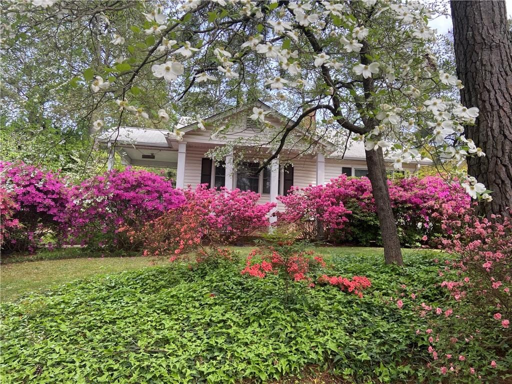 4 bedroom, 2 bathroom, 1,872 sq ft single family residence sold at 1882 Dresden Drive, Brookhaven, GA 30319