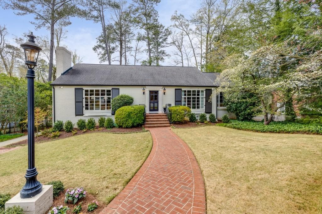 3 bedroom, 4 bathroom, 2,419 sq ft single family residence sold at 3858 Ivy Road, Atlanta, GA 30342