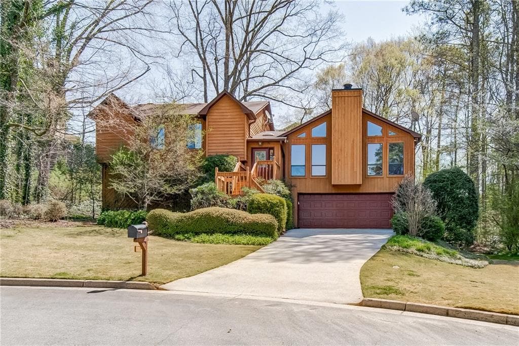 4 bedroom, 3 bathroom, 2,633 sq ft single family residence sold at 515 Roswell Hills Place, Roswell, GA 30075