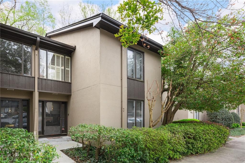 3 bedroom, 4 bathroom, 1,982 sq ft condominium sold at 18 Ivy Ridge, Atlanta, GA 30342