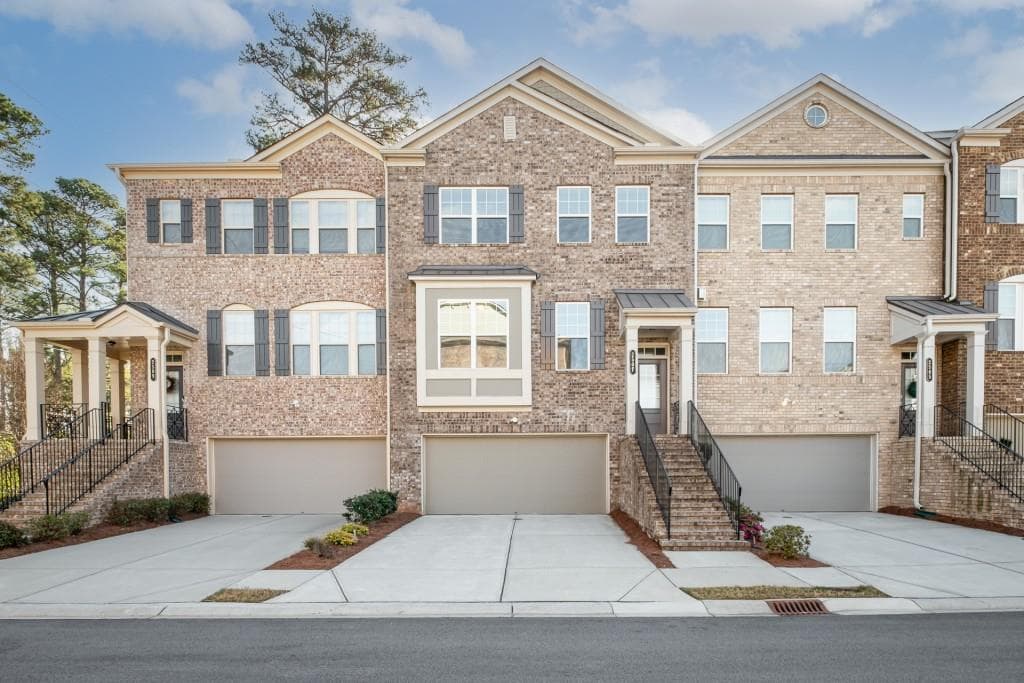 4 bedroom, 4 bathroom, 2,087 sq ft townhouse sold at 2507 Ashford Oaks Drive, Atlanta, GA 30345