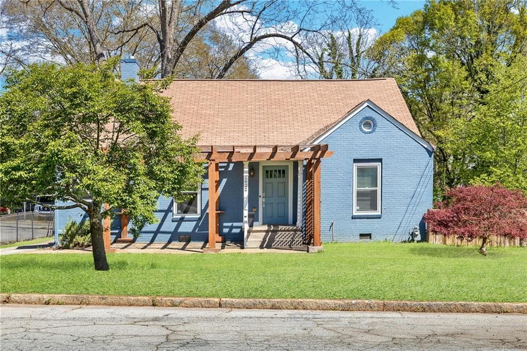 3 bedroom, 2 bathroom, 1,450 sq ft single family residence sold at 1622 May Avenue, Atlanta, GA 30316