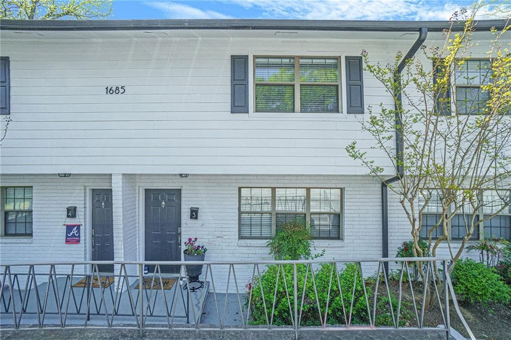 2 bedroom, 2 bathroom, 1,064 sq ft townhouse sold at 1685 Briarcliff Road 3, Atlanta, GA 30306