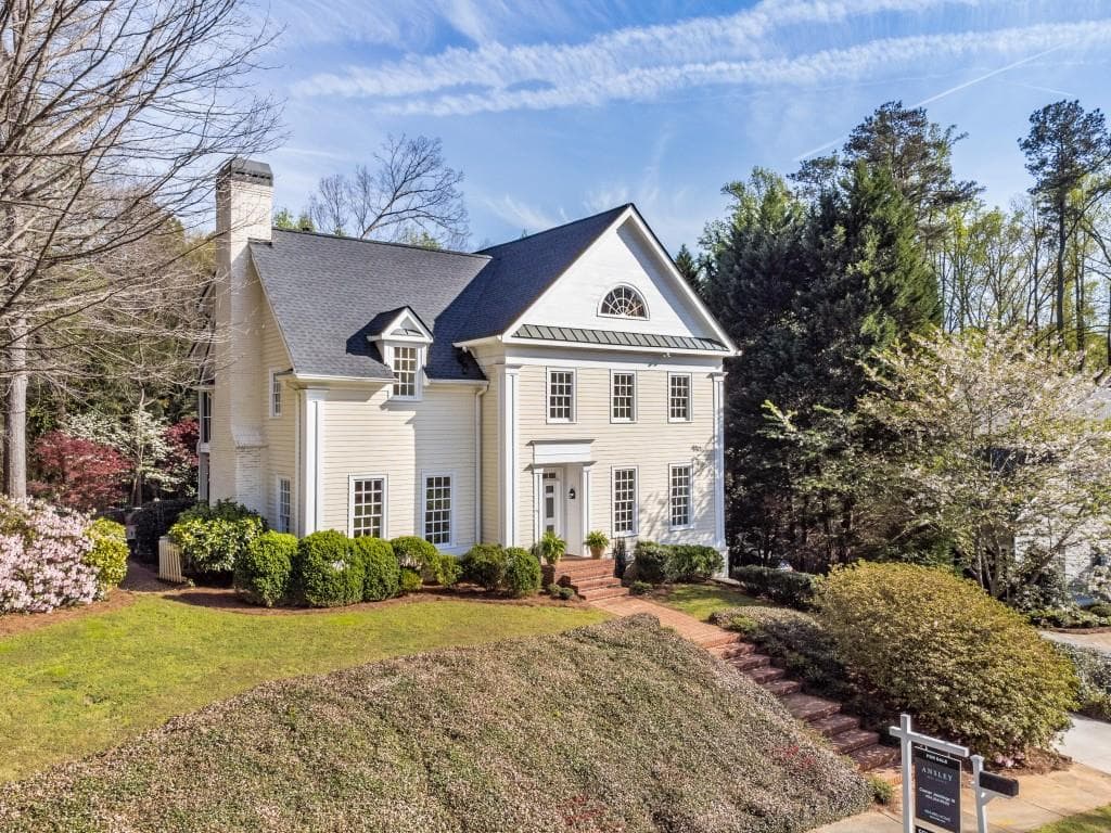 6 bedroom, 5 bathroom single family residence sold at 519 Ivy Place, Atlanta, GA 30342