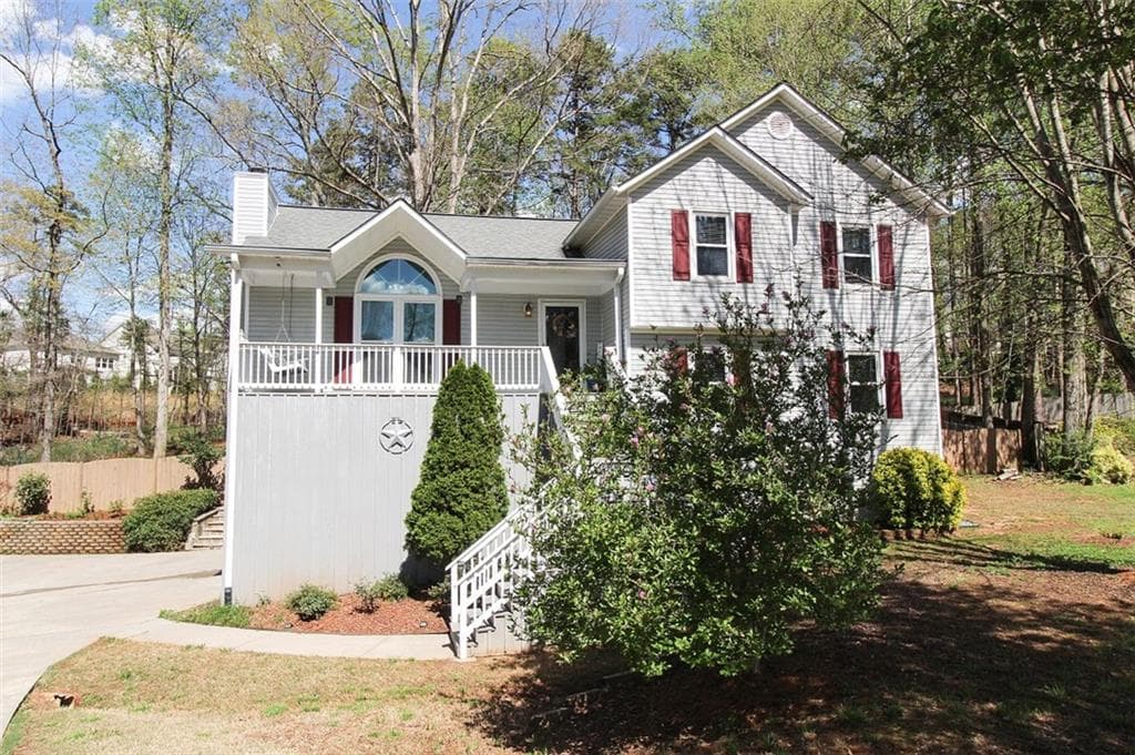 5 bedroom, 3 bathroom, 3,676 sq ft single family residence sold at 407 QUEENSBURY, Acworth, GA 30102