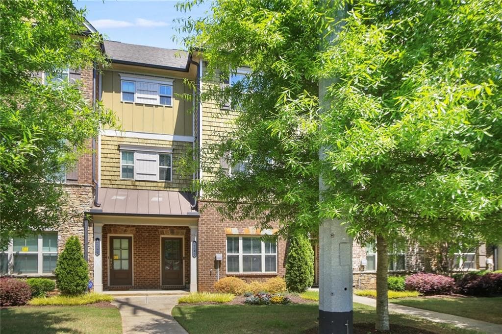 3 bedroom, 4 bathroom, 2,296 sq ft townhouse sold at 1353 Hawthorne Avenue, Smyrna, GA 30080