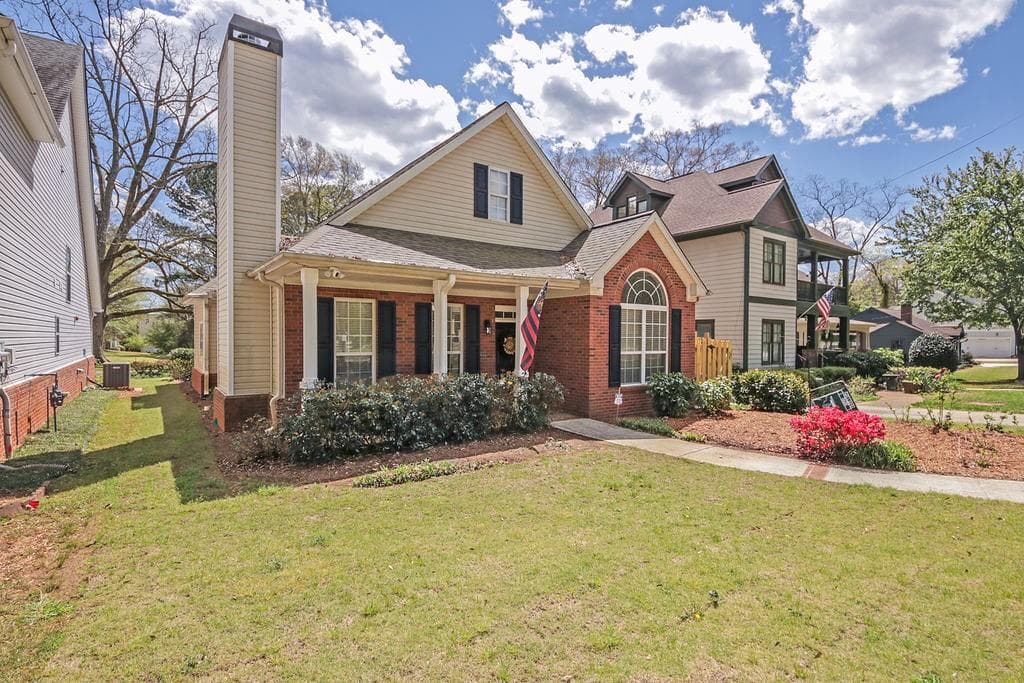 2 bedroom, 2 bathroom, 1,497 sq ft single family residence sold at 1496 Roswell Street, Smyrna, GA 30080