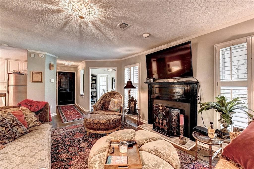 2 bedroom, 2 bathroom, 1,333 sq ft condominium sold at 111 Bainbridge Drive, Atlanta, GA 30327