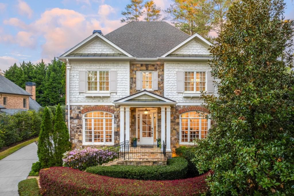5 bedroom, 6 bathroom, 6,652 sq ft single family residence sold at 982 Canter Road, Atlanta, GA 30324